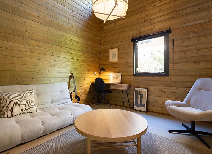 Vooraanzicht van Amaryllis vakantiehuis in Soesterberg, Utrecht noord, omringd door groen.