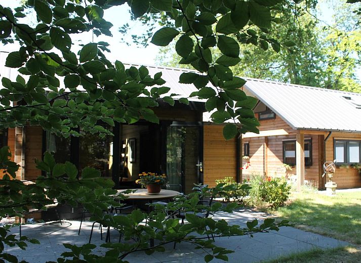 Ruime woonkamer van Amaryllis vakantiewoning in Soesterberg, Utrecht noord, met moderne inrichting.