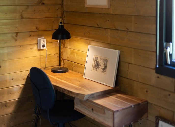 Ruime woonkamer van Amaryllis vakantiewoning in Soesterberg, Utrecht noord, met moderne inrichting.