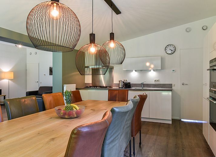 Amerongse Berg vakantiehuis in Overberg met sfeervolle open haard en gezellige zithoek op de Utrechtse Heuvelrug.