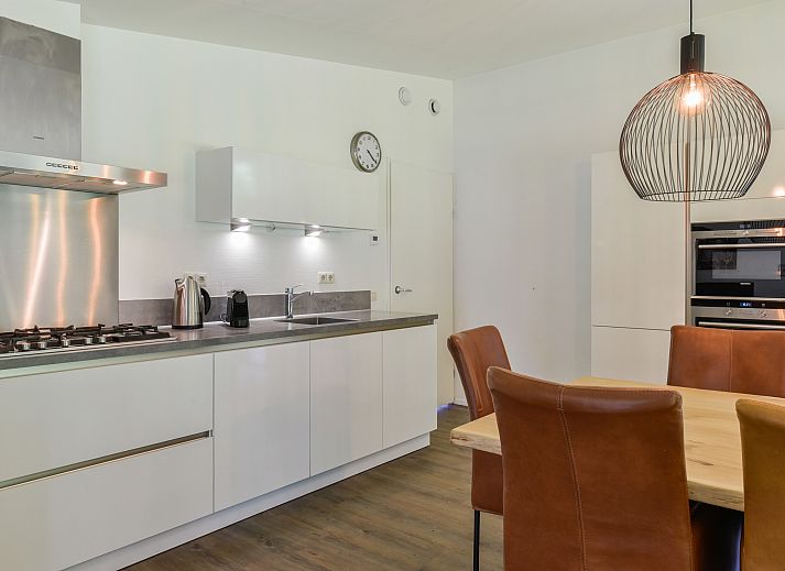 Amerongse Berg vakantiehuis in Overberg met sfeervolle open haard en gezellige zithoek op de Utrechtse Heuvelrug.