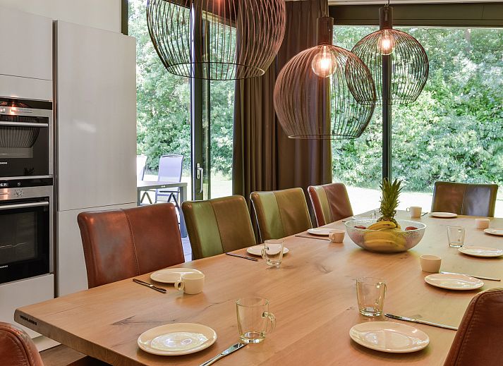 Amerongse Berg vakantiehuis in Overberg met sfeervolle open haard en gezellige zithoek op de Utrechtse Heuvelrug.