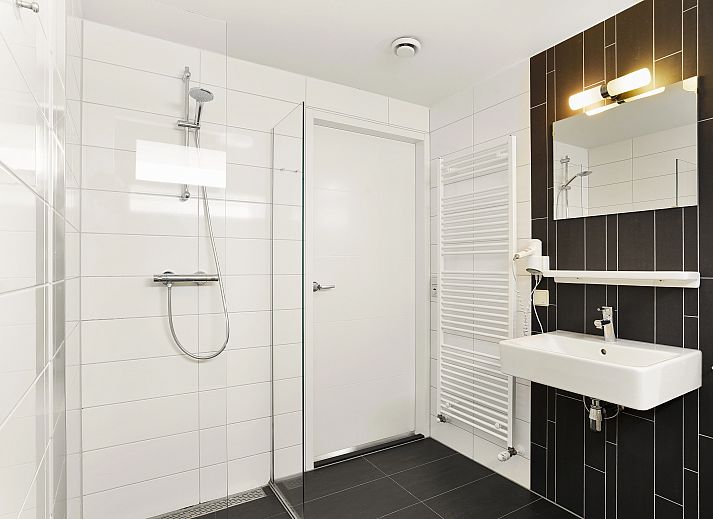 Stilvolles Esszimmer im Amerongse Berg 4-Personen-Bungalow, gelegen im gruenen Overberg, Utrecht.