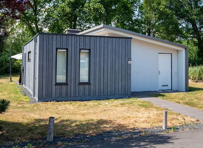 Comfortabele zithoek in de Amerongse Berg 4-persoons woning, perfect voor ontspanning in Overberg, Utrecht.