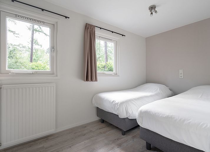 Veranda des Bungalows Schoonoord in Doorn, Utrechtse Heuvelrug, umgeben von Natur und Ruhe, ideal fuer einen erholsamen Urlaub.