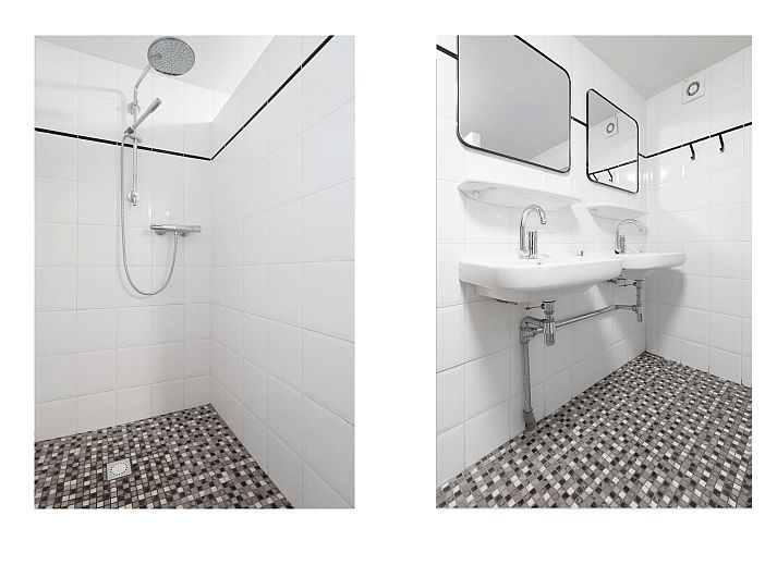 Entspannen Sie sich auf der ueberdachten Veranda des Bungalows Schoonoord in Doorn, Utrechtse Heuvelrug, mit Blick auf die gruene Umgebung.