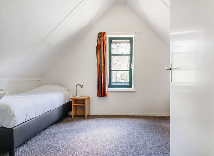 Gezellige woonkamer in Vakantiewoning Beukenrode, Doorn, Utrechtse Heuvelrug, met comfortabele zithoek en moderne inrichting.