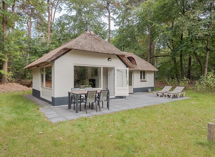 Bungalow Ruiterberg in Doorn mit Reetdach inmitten der Natur auf dem Utrechter Bergruecken.