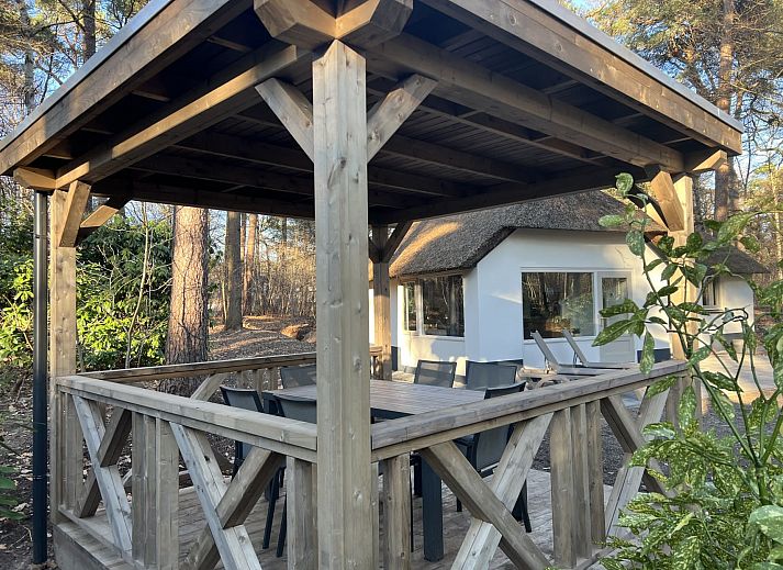 Bungalow Ruiterberg in Doorn mit Reetdach inmitten der Natur auf dem Utrechter Bergruecken.