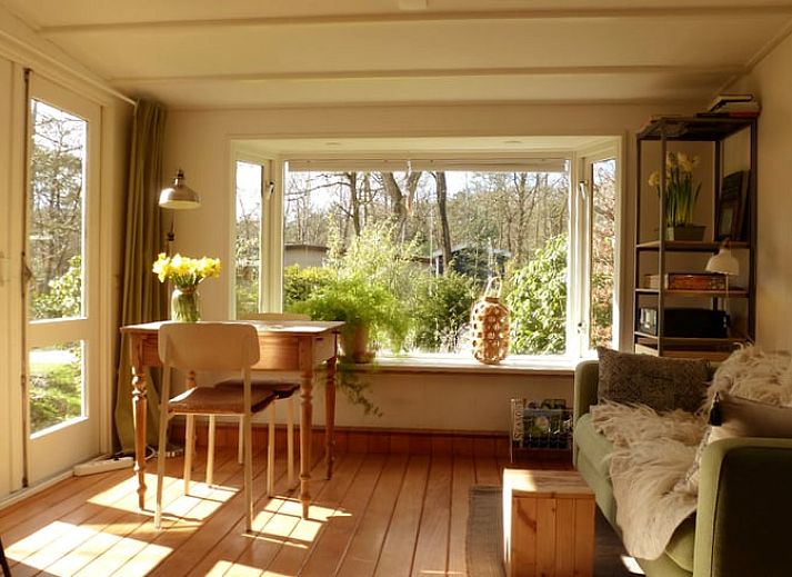 Cozy indoor area of Huisje in Doorn overlooking the nature of the Utrechtse Heuvelrug.