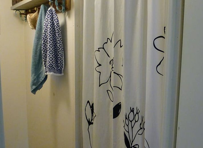 Exterior of Huisje in Doorn, vacation home amid green surroundings in Utrecht.