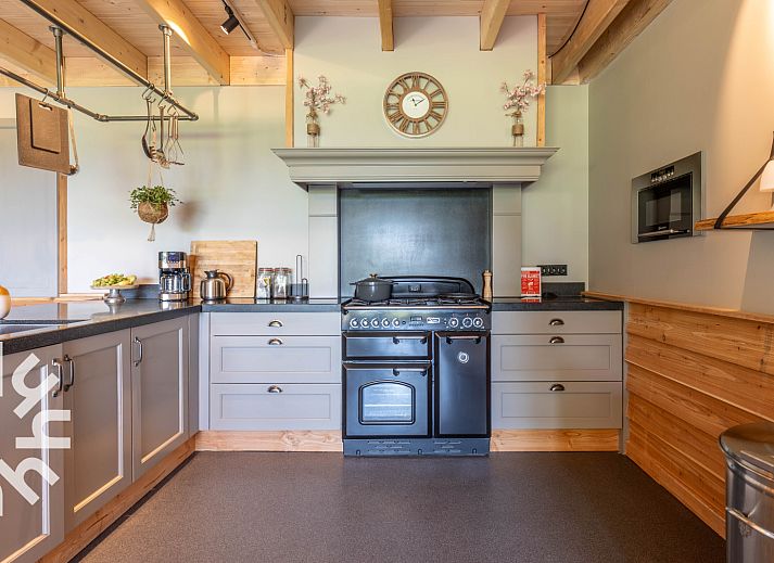 Stilvolle Kueche im Ferienhaus UT070, Doorn, mit Holzakzenten auf dem Utrechter Bergruecken.