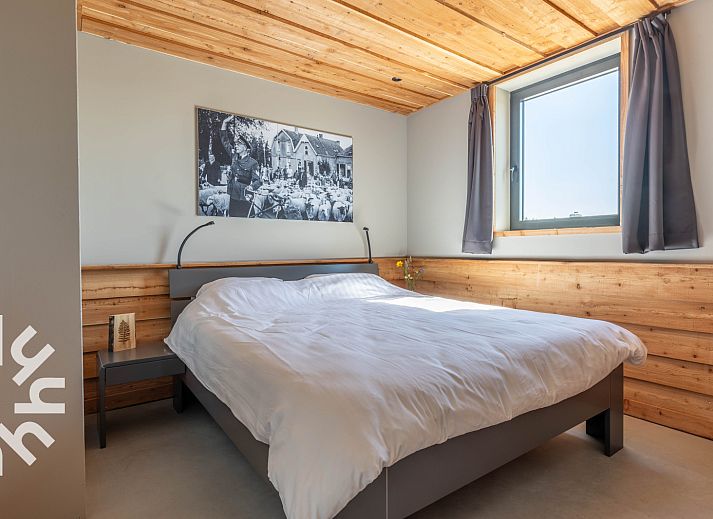 Modernes Badezimmer mit gruenen Fliesen im Ferienhaus UT070, Doorn, Utrechtse Heuvelrug.