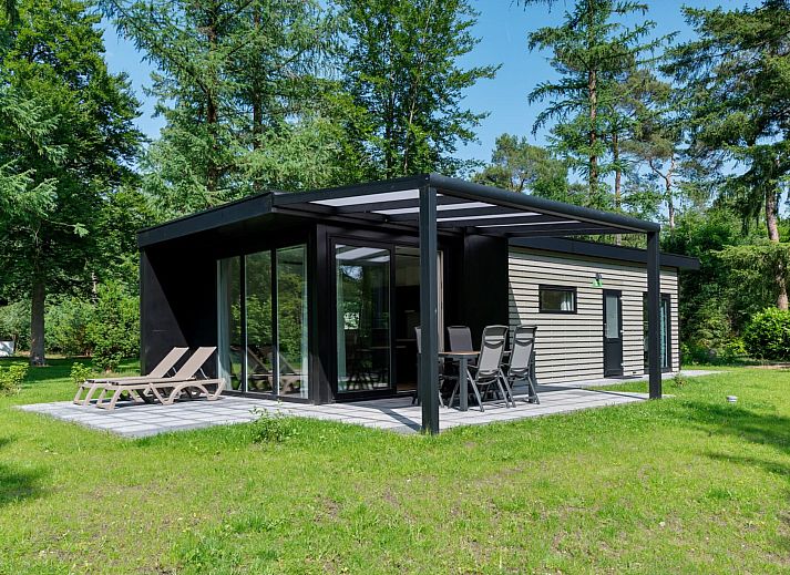 Bungalow Noordhout in Doorn with modern terrace surrounded by nature on the Utrecht Hill Ridge.