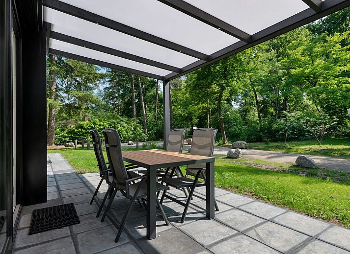 Bungalow Noordhout in Doorn with modern terrace surrounded by nature on the Utrecht Hill Ridge.