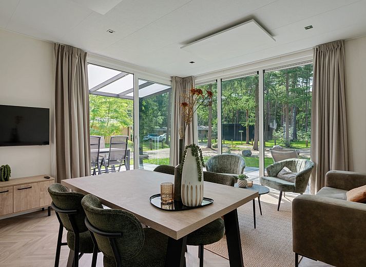 Bungalow Noordhout in Doorn with modern terrace surrounded by nature on the Utrecht Hill Ridge.