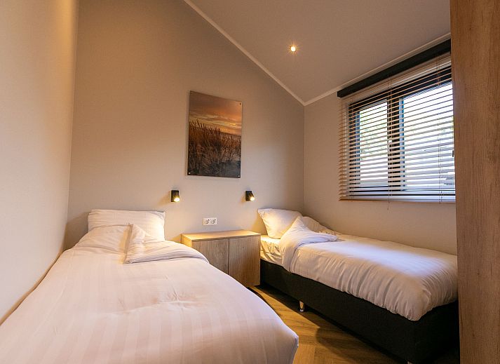 Modern living room in Holiday Home De Thijmse Berg, Rhenen with lots of light and views of the Utrecht Hill Ridge.