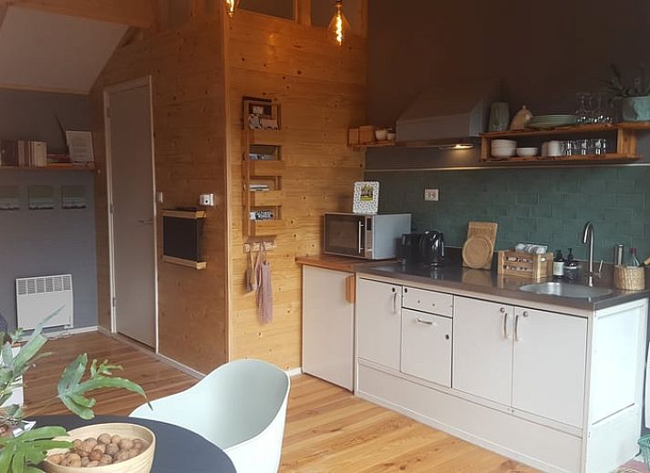 Veranda met zitplek bij Vakantiehuisje in Driebergen-Rijsenburg, Utrechtse Heuvelrug, Utrecht.