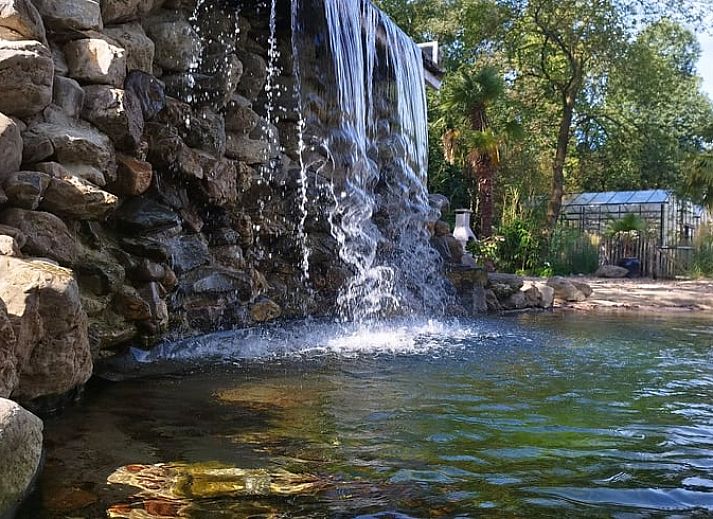 Huisje in Woudenberg omgeven door weelderige natuur op de Utrechtse Heuvelrug in Utrecht.