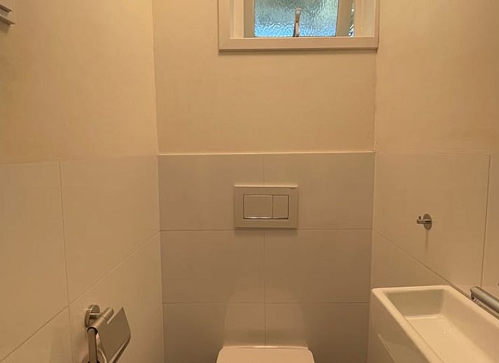 Rustic garden at Holiday home in Maarn, Utrecht Hill Ridge, ideal for relaxing in nature.