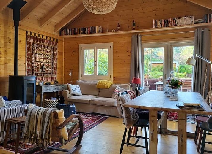 Cottage in Maarn, a vacation home in the Utrechtse Heuvelrug, surrounded by autumn trees and serene nature in Maarn, Utrecht.