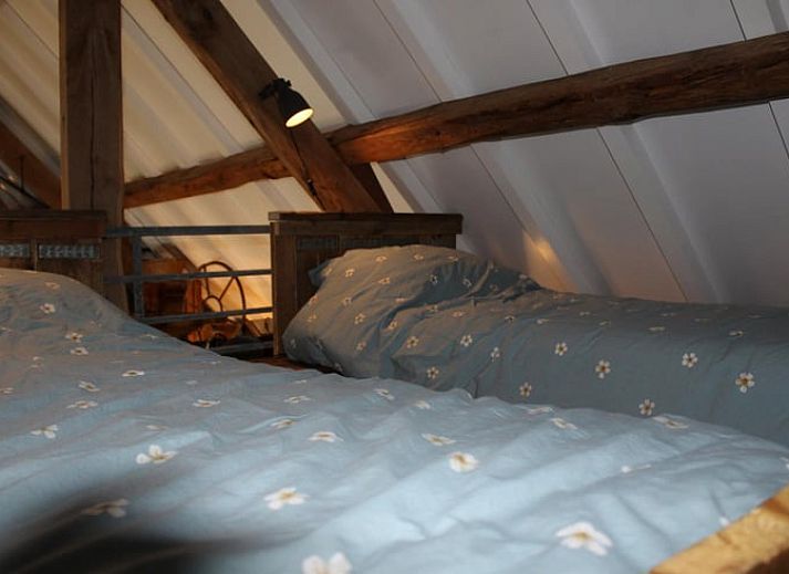 Uniek decoratief element in Vakantiehuisje in Achterveld, Utrechtse Heuvelrug, met een hooi en kippenbeeld.