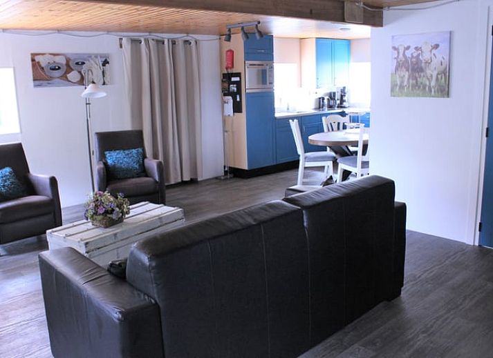 Cottage in Achterveld, ein charmantes Ferienhaus auf dem Utrechter Hoehenruecken in Utrecht, umgeben von laendlicher Umgebung und rustikaler Architektur.