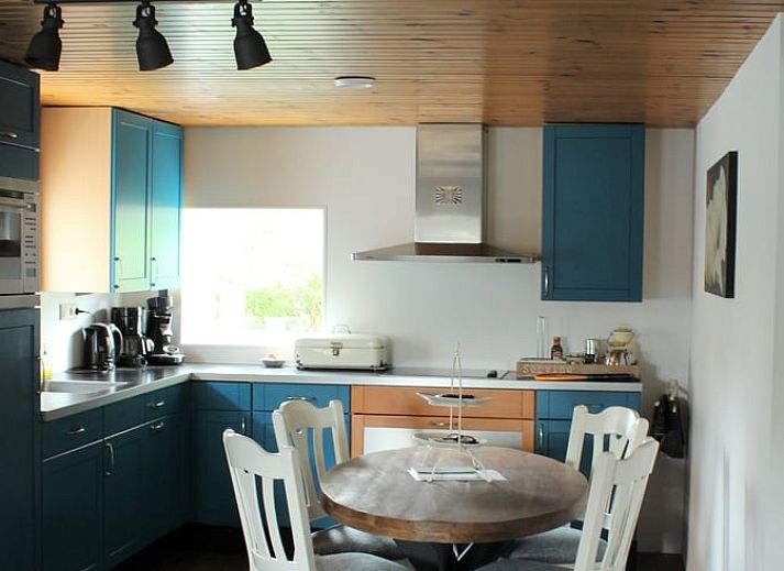 Cottage in Achterveld, ein charmantes Ferienhaus auf dem Utrechter Hoehenruecken in Utrecht, umgeben von laendlicher Umgebung und rustikaler Architektur.