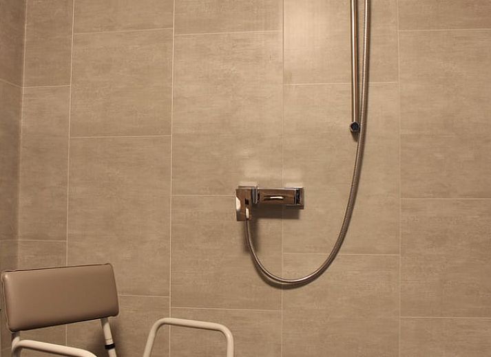 Geniessen Sie die Aussicht auf die Landschaft von der Terrasse des Huisje in Achterveld in Utrechtse Heuvelrug, Utrecht.