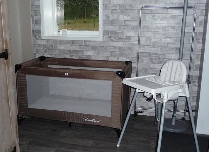 Geniessen Sie die Aussicht auf die Landschaft von der Terrasse des Huisje in Achterveld in Utrechtse Heuvelrug, Utrecht.