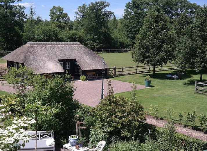 Charmantes Ferienhaus in Maarsbergen mit Reetdach und gruener Umgebung, Utrechtse Heuvelrug.