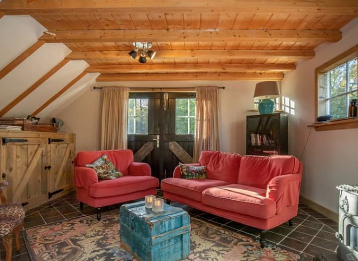 Charmantes Ferienhaus in Maarsbergen mit Reetdach und gruener Umgebung, Utrechtse Heuvelrug.