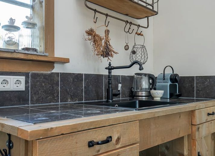 Gemuetliches Interieur eines Ferienhauses in Maarsbergen mit Holzinterieur, Utrechtse Heuvelrug.