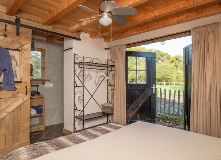 Gemuetliches Interieur eines Ferienhauses in Maarsbergen mit Holzinterieur, Utrechtse Heuvelrug.