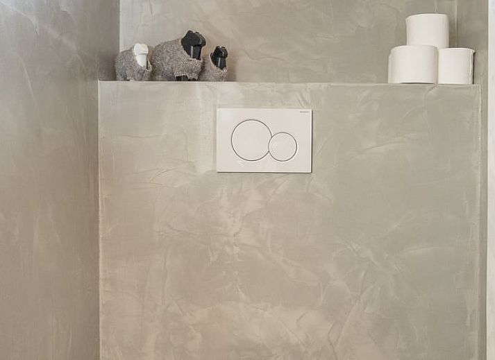 Gemuetliches Interieur eines Ferienhauses in Maarsbergen mit Holzinterieur, Utrechtse Heuvelrug.