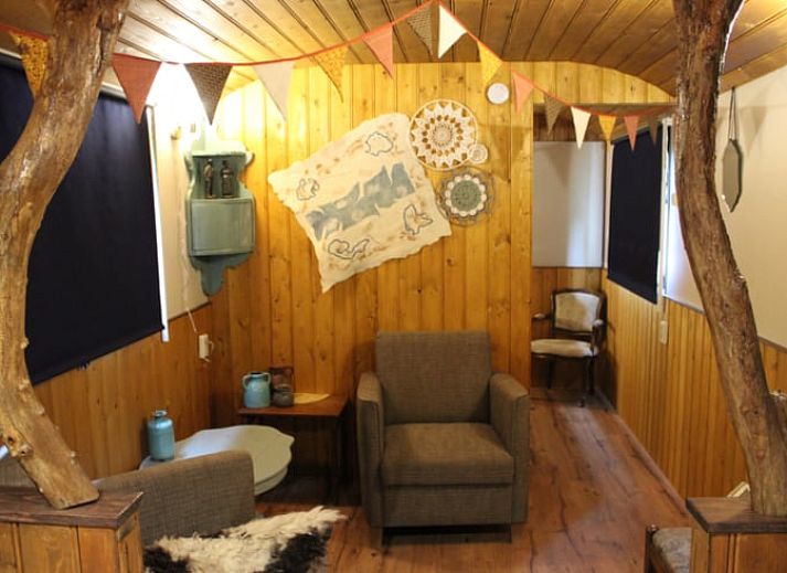 Ferienhaus in Bunschoten-Spakenburg, Utrecht, umgeben von ueppiger Natur und Gruen, ideal fuer einen erholsamen Aufenthalt.