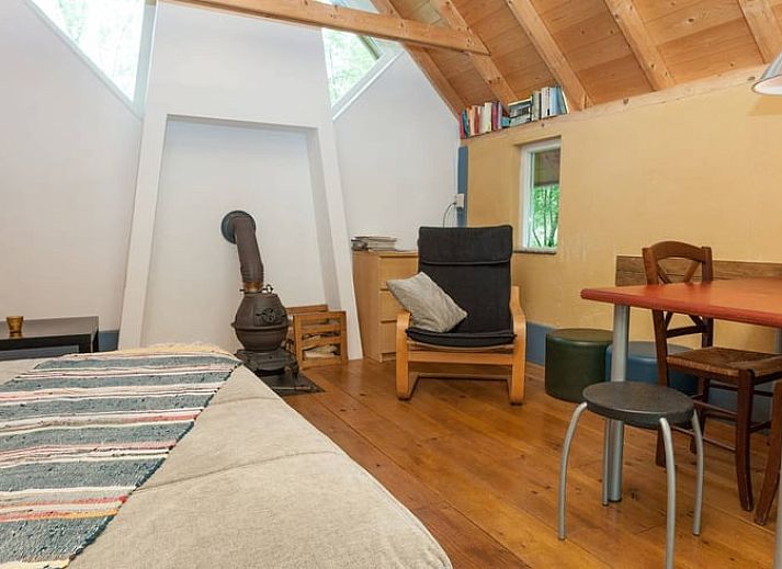 Vakantiehuis in Leerdam, Utrecht omgeven door weelderige natuur.