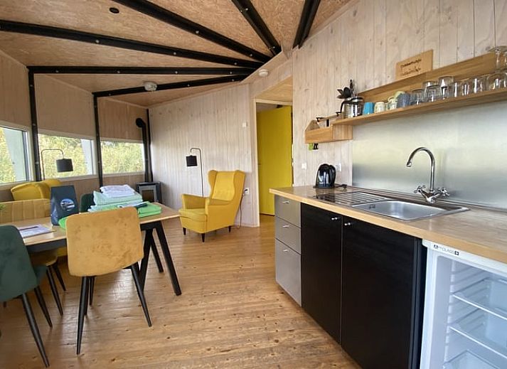 Huisje in IJsselstein, a unique waterfront vacation rental in Utrecht, offers a serene lodging experience in a picturesque setting.