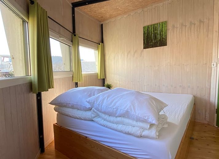 Enjoy a serene sunset at Huisje in IJsselstein, a vacation home in the nature of IJsselstein, Utrecht.