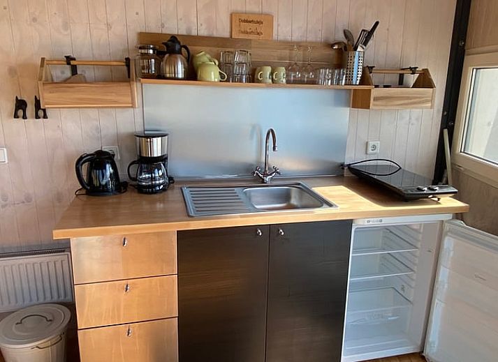 Enjoy a serene sunset at Huisje in IJsselstein, a vacation home in the nature of IJsselstein, Utrecht.