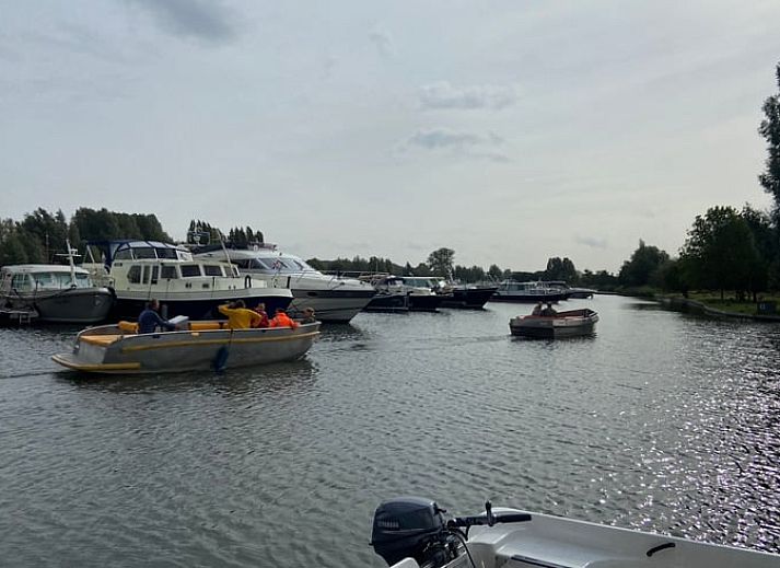Cozy indoor area of Cottage in IJsselstein, Utrecht overlooking the harbor. Perfect vacation home for relaxation and nature experience.