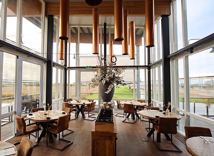 Cozy indoor area of Cottage in IJsselstein, Utrecht overlooking the harbor. Perfect vacation home for relaxation and nature experience.