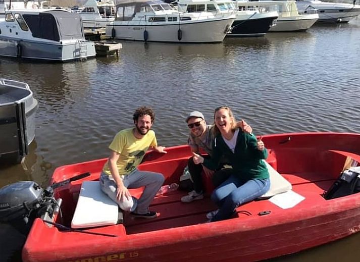 Cozy indoor area of Cottage in IJsselstein, Utrecht. Vacation home with modern kitchen and cozy sitting area for a relaxing stay.