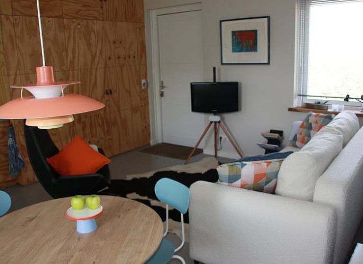 Vakantiehuisje in Hekendorp, Utrecht met prachtig uitzicht op het water en groene omgeving, ideaal voor een ontspannen verblijf.