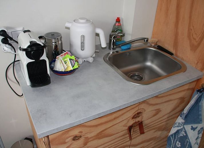 Vakantiehuisje in Hekendorp, Utrecht met prachtig uitzicht op het water en groene omgeving, ideaal voor een ontspannen verblijf.