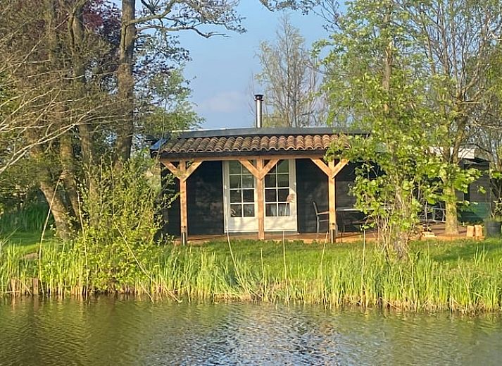 Adembenemende zonsondergang bij Huisje in Kockengen, vakantiehuis in het serene landschap van Utrecht eo, Utrecht.