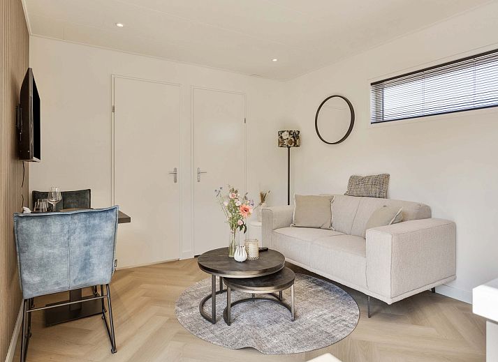 Stijlvolle badkamer met douche in Tiny house 3 persoons, Lexmond, Utrecht.