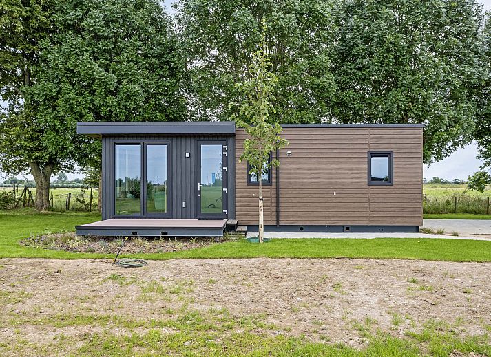 Azura vacation home in Lexmond with modern porch and green surroundings.