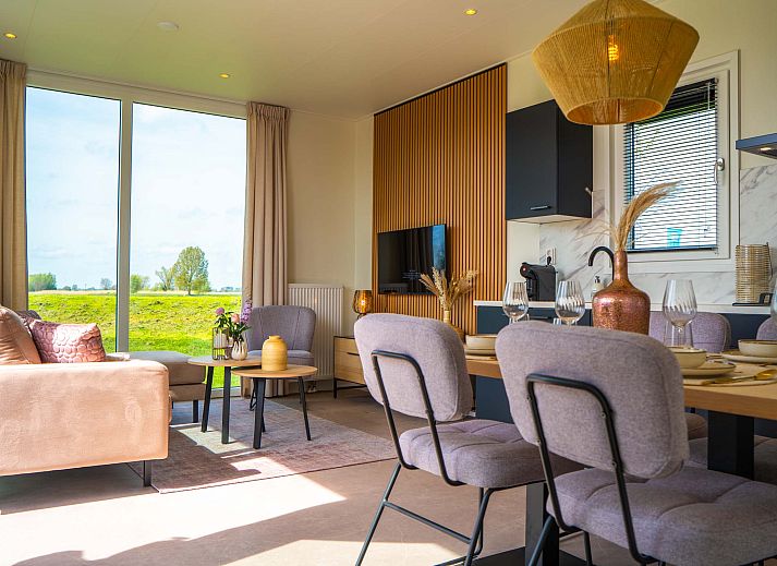 Compact vacation home Azura in Lexmond, surrounded by lush nature.