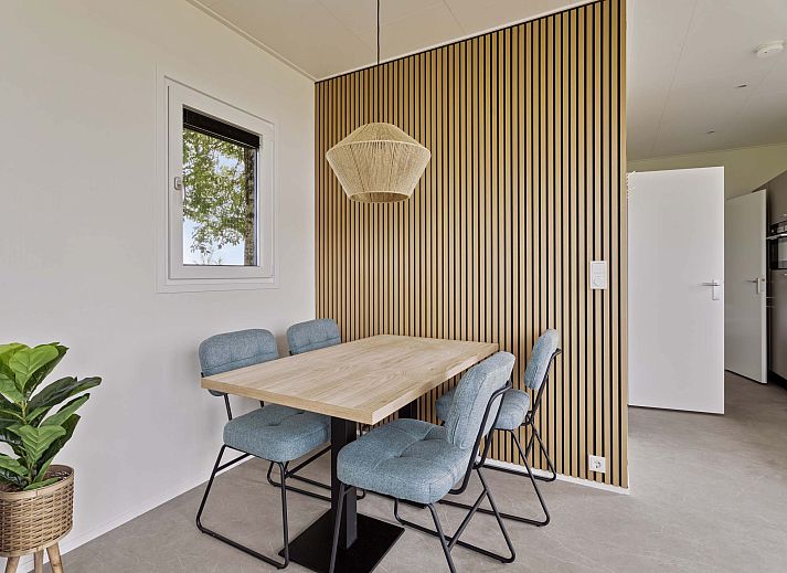 Compact vacation home Azura in Lexmond, surrounded by lush nature.